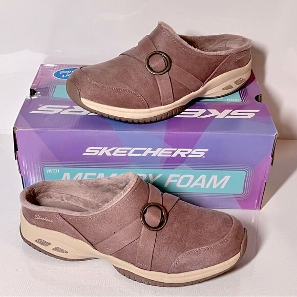 Skechers Commute Time Cozyy Chenille-Lined Vegan Clogs - Picture 1 of 5